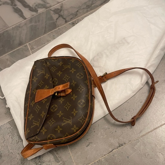Louis Vuitton - Picture 2 of 10